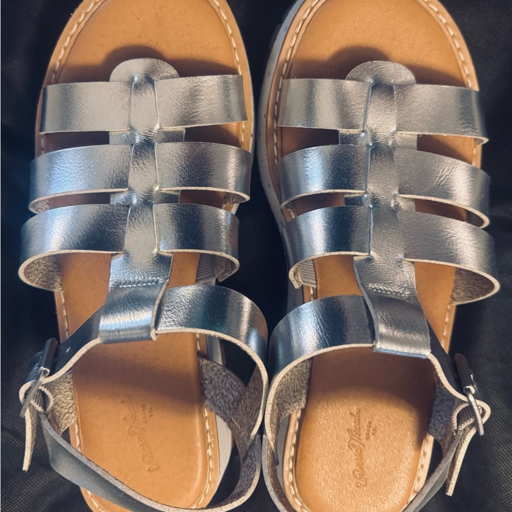Women’s 8.5 Silver Platform Sandals